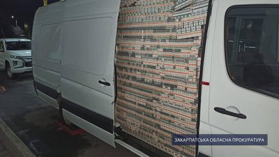 Закарпатська прокуратура підозрює митника через "дипломатичну" контрабанду на понад 7 млн