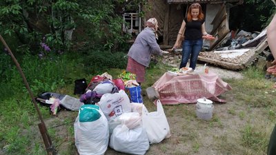 "Кожна сім'я — це розповідь про біль": вінничанка Вікторія Чешківська про волонтерство, Ірпінь та допомогу переселенцям "Кожна сім'я — це розповідь про біль": вінничанка Вікторія Чешківська про волонтерство, Ірпінь та допомогу переселенцям