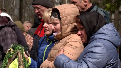 «Загинули в боротьбі з нечистою силою»: у Ялівщині поховали захисників Чернігова «Загинули в боротьбі з нечистою силою»: у Ялівщині поховали захисників Чернігова