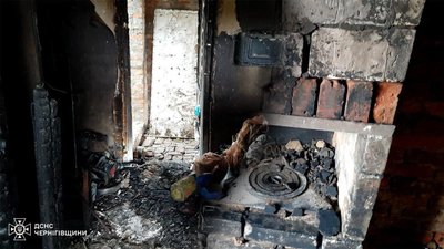 Будинок після пожежі на Чернігівщині