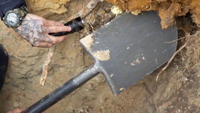Сапери шукають КАБ в селі Грушківка на Харківщині Сапери шукають КАБ в селі Грушківка на Харківщині