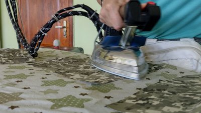 Кравці зі сходу шиють одяг для ЗСУ у Львові Кравці зі сходу шиють одяг для ЗСУ у Львові