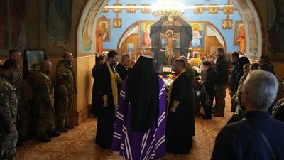 У Сумах провели в останню путь військовослужбовця Андрія Сіробабу У Сумах провели в останню путь військовослужбовця Андрія Сіробабу