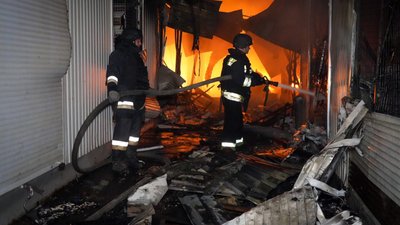 Через російську атаку сталася пожежа на одеському ринку "Привоз"