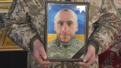 У Луцькій громаді попрощалися із загиблим на Сумщині 55-річним бійцем Володимиром Марчуком У Луцькій громаді попрощалися із загиблим на Сумщині 55-річним бійцем Володимиром Марчуком