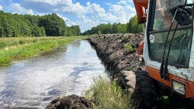 Перекопали рів та встановили паркан із дротом: на Волині укріплюють кордон із Білоруссю