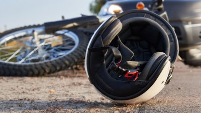 На Чернігівщині автмобіль зіштовхнувся з мотоциклом, одного із водії госпіталізували