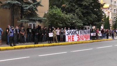 Під управлінням Нацполіції у Франківську вимагали звільнення затриманих на Харківщині