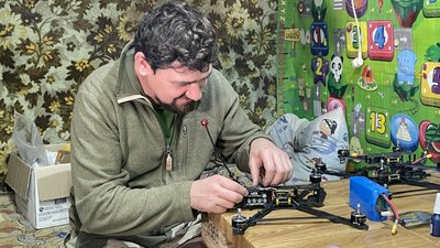 Боротьба за незалежність через технології: на Миколаївщині виготовляють FPV-дрони Боротьба за незалежність через технології: на Миколаївщині виготовляють FPV-дрони