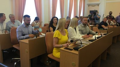 Біля міськради у Полтаві вдруге протестували проти зведення багатоповерхівки Біля міськради у Полтаві вдруге протестували проти зведення багатоповерхівки
