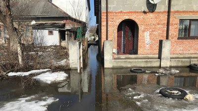 У селищі на Львівщині через паводок підтопило кілька будинків