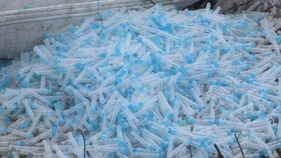 У поліції Новомосковська перевіряють інформацію, щодо знайдених шприців на сміттєзвалищі