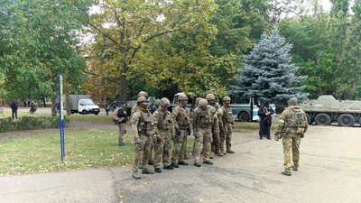 Силовики, бронетехніка та заручники: у Миколаєві відбулись антитерористичні навчання Силовики, бронетехніка та заручники: у Миколаєві відбулись антитерористичні навчання