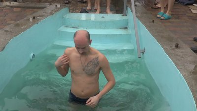 Миколаївці долучились до хрещенського пірнання у воду Миколаївці долучились до хрещенського пірнання у воду
