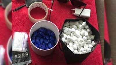 Отримувала та збувала наркотики великими партіями: у Львові затримали 22-річну жінку