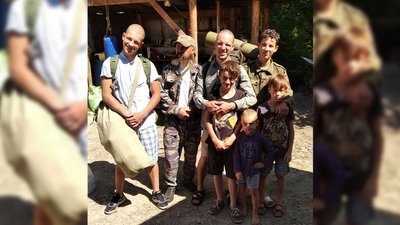 Роман та Леонід Бутусіни з рідними. Архів родини Роман та Леонід Бутусіни з рідними. Архів родини
