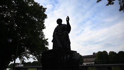 Памятник Августину Волошину в Ужгороді Памятник Августину Волошину в Ужгороді