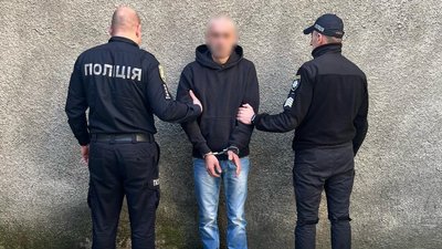 47-річного жителя селища Буштино підозрюють у нанесенні ножових поранень своєму знайомому