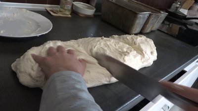 Збирає гроші на потреби ЗСУ: дев'ятирічний житомирянин Станіслав Сєдов випікає і продає хліб Збирає гроші на потреби ЗСУ: дев'ятирічний житомирянин Станіслав Сєдов випікає і продає хліб