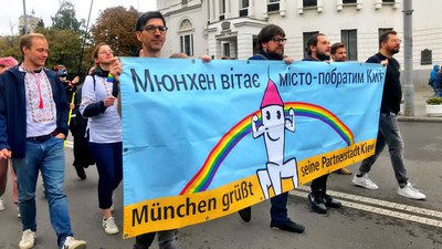 "Будь собою — ми з тобою": у Києві стартував Марш рівності "Будь собою — ми з тобою": у Києві стартував Марш рівності