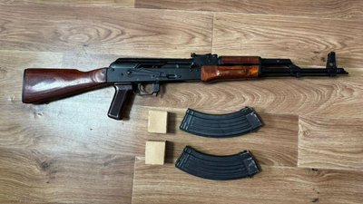 Вилучені у підозрюваного автомат, магазини та боєприпаси у Запоріжжі