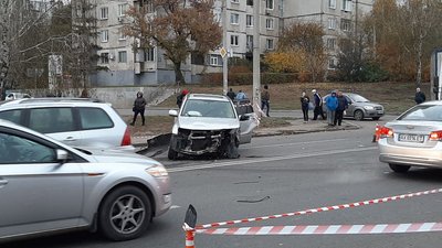 У Харкові зіткнулися два легковика: постраждали шестеро людей У Харкові зіткнулися два легковика: постраждали шестеро людей