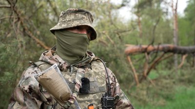 Аеророзвідка, піші патрулі, бронеавтомобілі: як працюють прикордонники на Чернігівщині Аеророзвідка, піші патрулі, бронеавтомобілі: як працюють прикордонники на Чернігівщині