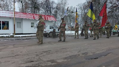 "Він кремінь був". У Лебедині на Сумщині попрощалися із загиблим військовим Богданом Богдановим "Він кремінь був". У Лебедині на Сумщині попрощалися із загиблим військовим Богданом Богдановим