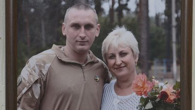 "Вісім років минуло, а воно не переживається", — мама загиблого черкаського "кіборга"