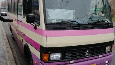 Для медичних працівників у Миколаєві організували підвіз спеціальним транспортом Для медичних працівників у Миколаєві організували підвіз спеціальним транспортом