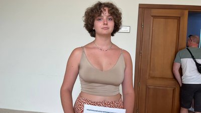 Дівчина отримала грошову премію за 200 балів на НМТ Дівчина отримала грошову премію за 200 балів на НМТ