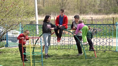 Спали в погребі та їли консервацію: дитячий будинок з Харкова знайшов прихисток на Черкащині Спали в погребі та їли консервацію: дитячий будинок з Харкова знайшов прихисток на Черкащині