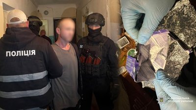 Продаж наркотиків у Чернігові: поліцейські затримали підозрюваного у наркоторгівлі