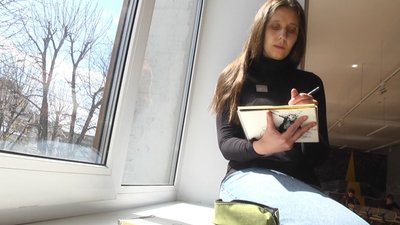 Людина-ракета і Путін в образі диявола: як дочка хмельницьких художників Миколи та Людмили Мазурів допомагає фронту