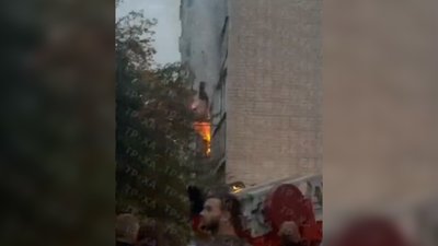 У Чернігові на другому поверсі багатоповерхового будинку горить квартира