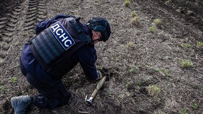 За тиждень на Донеччині було 15 пожеж, які стались через обстріли. ДСНС вилучили 458 вибухонебезпечних предметів За тиждень на Донеччині було 15 пожеж, які стались через обстріли. ДСНС вилучили 458 вибухонебезпечних предметів