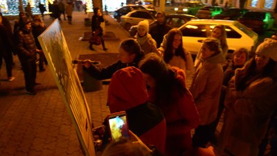 30 полтавців взяли участь у створенні спільної картини 30 полтавців взяли участь у створенні спільної картини