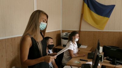 Особисте зобов'язання. На Херсонщині обрали запобіжний захід 17-річній дівчині, яка зарізала вітчима Особисте зобов'язання. На Херсонщині обрали запобіжний захід 17-річній дівчині, яка зарізала вітчима