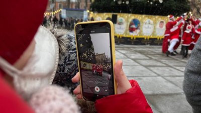 Флешмоб Сант та його помічників. У Чернівцях відбулась благодійна акція