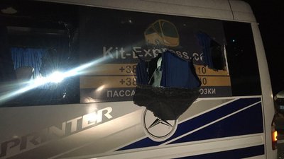 Поліція розслідує обстріл автобуса під Харковом як хуліганство Поліція розслідує обстріл автобуса під Харковом як хуліганство