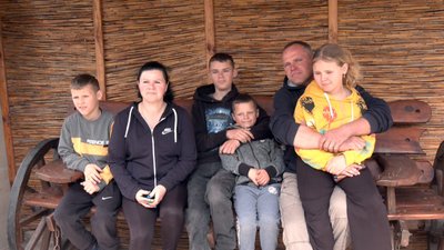 Великі каструлі борщу і пральна машинка, що не відпочиває: як живе багатодітне село Бірки на Волині Великі каструлі борщу і пральна машинка, що не відпочиває: як живе багатодітне село Бірки на Волині