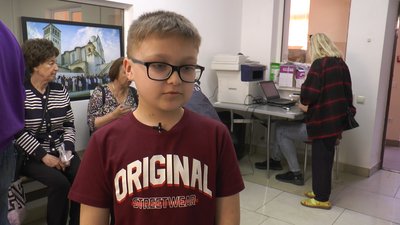Піднімає настрій людям. Як 9-річний іванофранківець допомагає у волонтерському штабі Піднімає настрій людям. Як 9-річний іванофранківець допомагає у волонтерському штабі