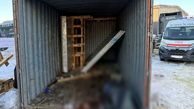 Транспортний контейнер на вулиці Луганській