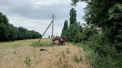 Поблизу села Грабовське на Сумщині підірвався комбайн, аграрій у лікарні