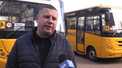 На Житомирщині територіальні громади отримали 12 шкільних автобусів На Житомирщині територіальні громади отримали 12 шкільних автобусів