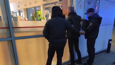На Закарпатті затримали чоловіка, якого підозрюють в торгівлі зброєю та боєприпасами