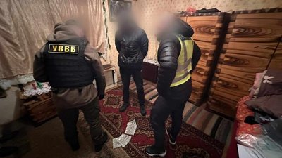 8 тисяч доларів за трансфер до Угорщини: на Закарпатті затримали 17-річного підозрюваного 8 тисяч доларів за трансфер до Угорщини: на Закарпатті затримали 17-річного підозрюваного