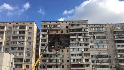 Вибух газу у Києві: рятувальники викидали меблі та техніку з квартир через вікна