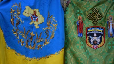 Капелану з тернопільщини передали вишитий одяг на схід