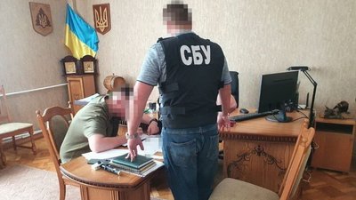 Незаконно продавали дерева: на Вінниччині СБУ викрила посадовців лісгоспу